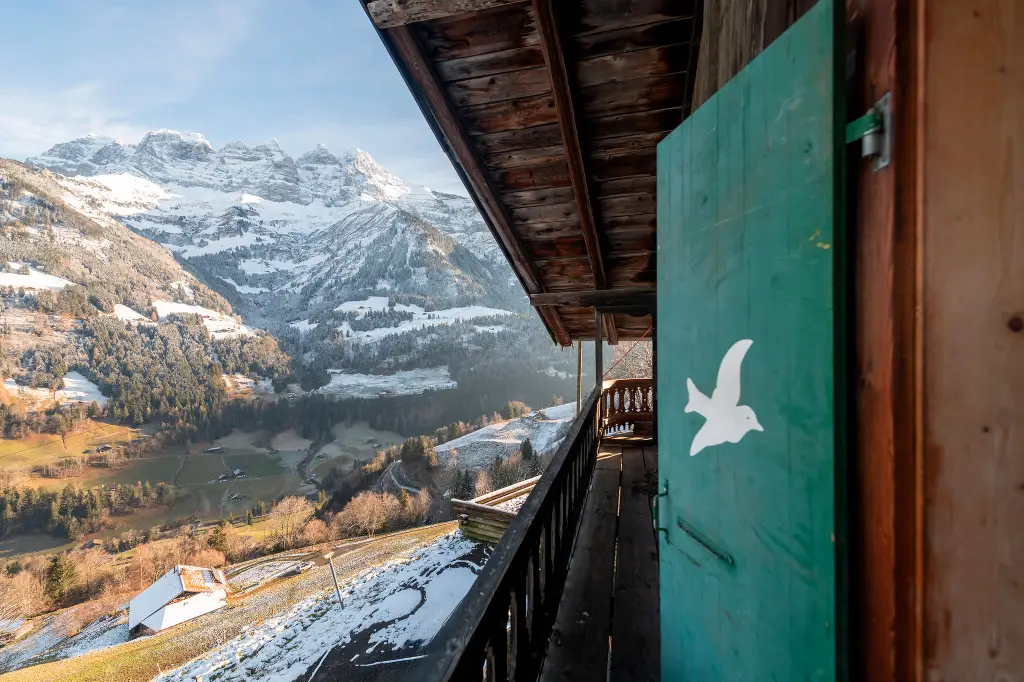 À vendre – Chalet authentique à rénover, ancienne ferme de 1920, avec vue panoramique exceptionnelle