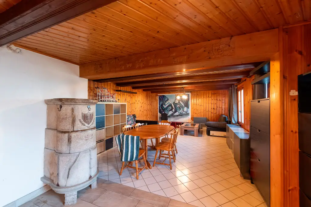 À vendre – Chalet authentique à rénover, ancienne ferme de 1920, avec vue panoramique exceptionnelle