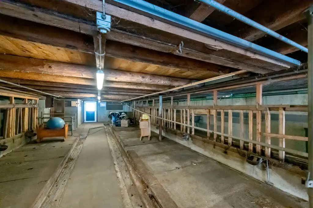À vendre – Chalet authentique à rénover, ancienne ferme de 1920, avec vue panoramique exceptionnelle