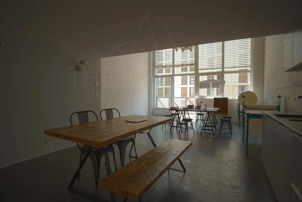 En exclusivité, à deux pas du Lac, loft en duplex dans la cité Suchard