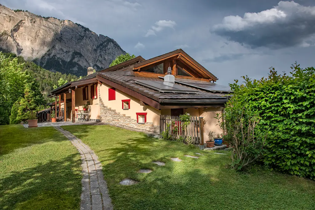 Là où le silence rencontre la vue : propriété unique sur les hauts de Chamoson