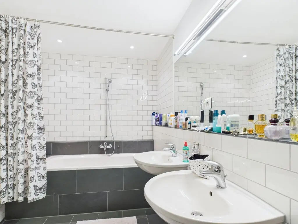 Exclusive 6-Zimmer-Wohnung mit Balkon in Arisdorf