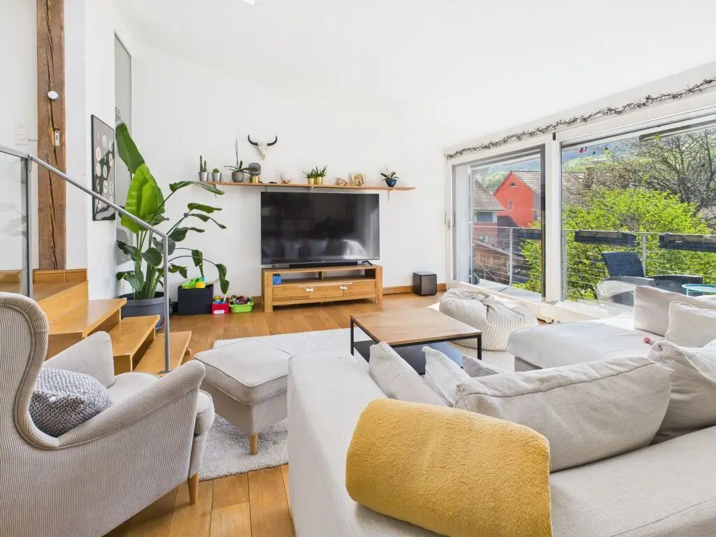 Exclusive 6-Zimmer-Wohnung mit Balkon in Arisdorf