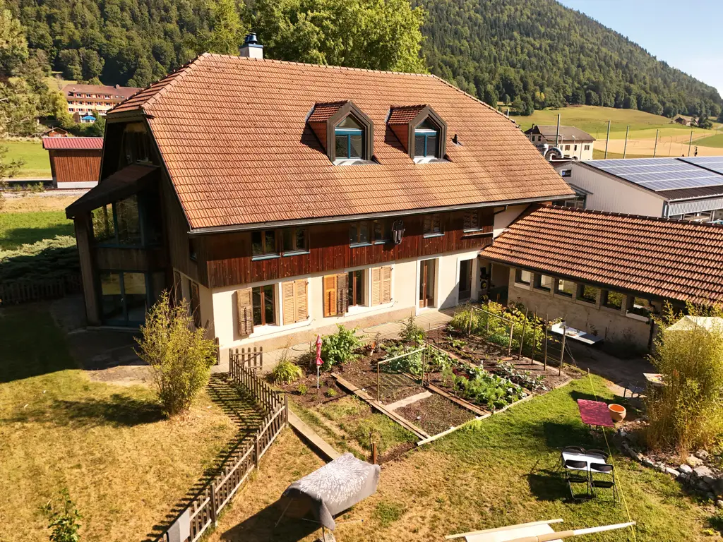 Ferme rénovée de deux logements, 383 m2 habitable – Espace, calme et élégance à portée de main