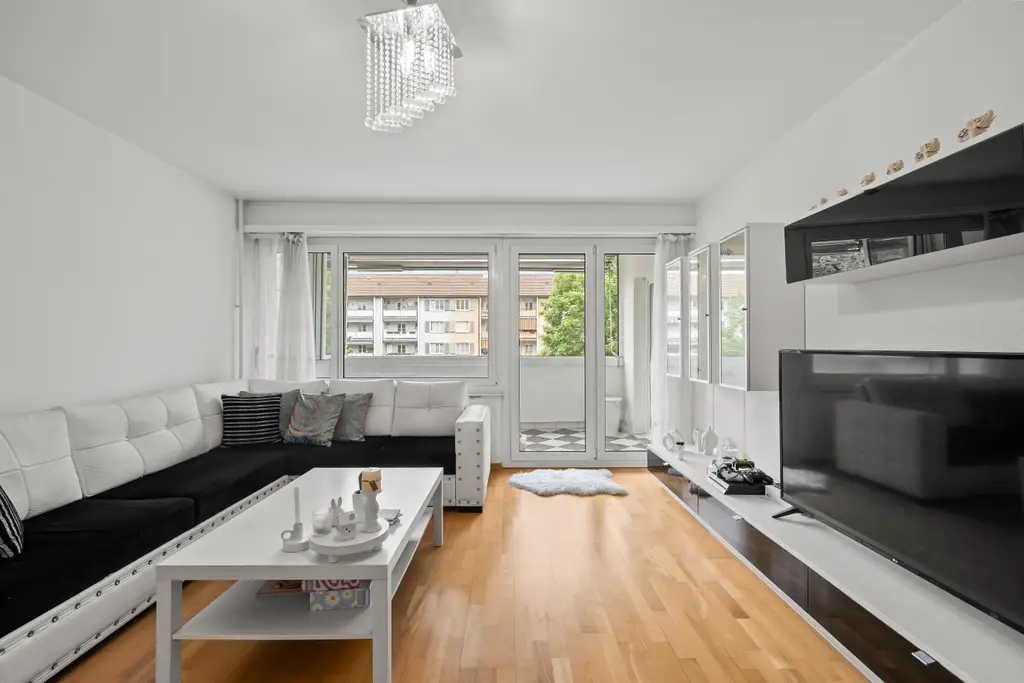Modern, zentral und 2 Einstellhallenplätze inklusive