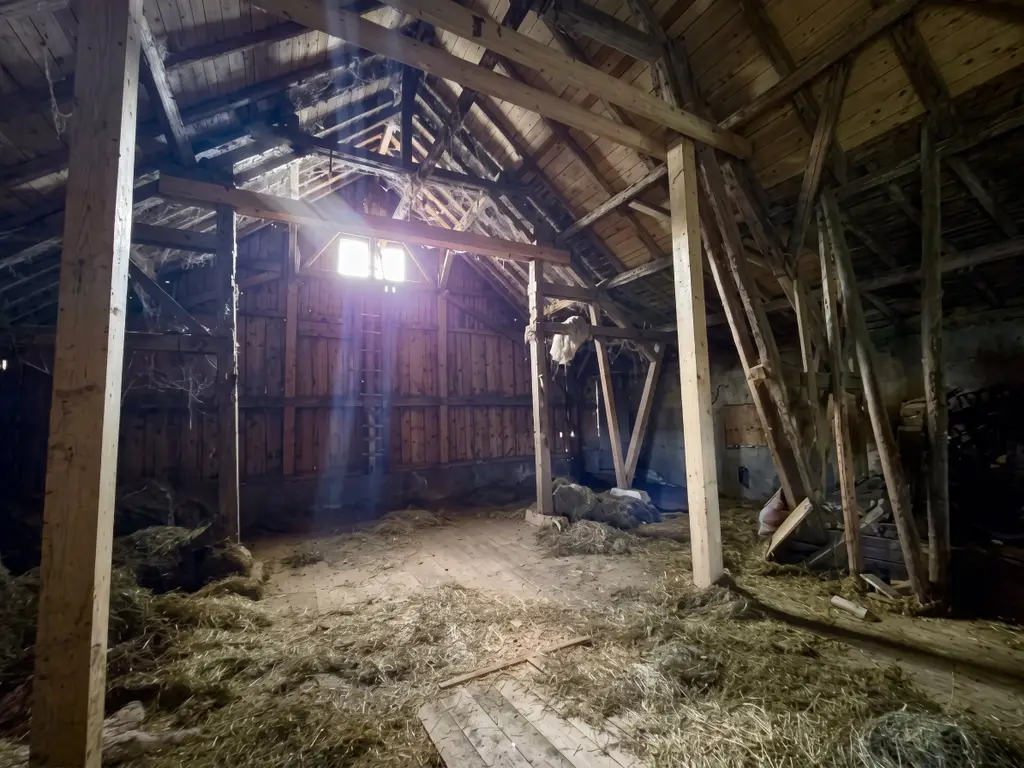 Ferme aux volumes généreux – Combe-Pellaton
