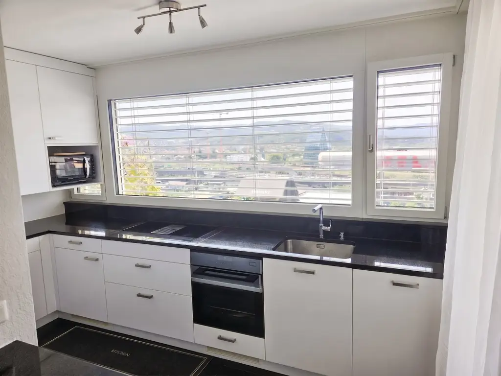 Helle 3.5-Zimmer Attikawohnung mit Aussicht in Basel zur Miete