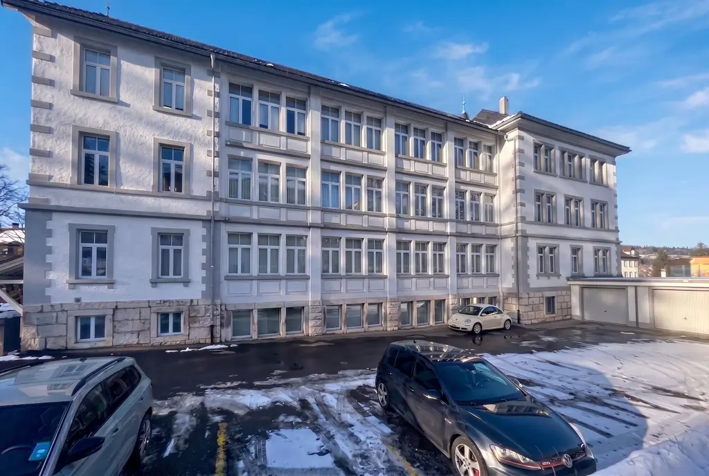 Faites une offre pour ce très bel Immeuble mixte, avec 14 garages et 18 places de parc
