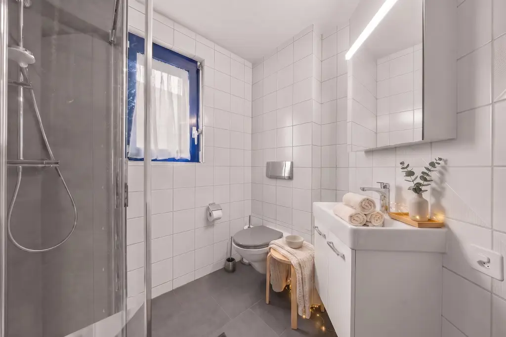 Villa individuelle de 6 pièces avec grand jardin arborisé et piscine   – à Payerne