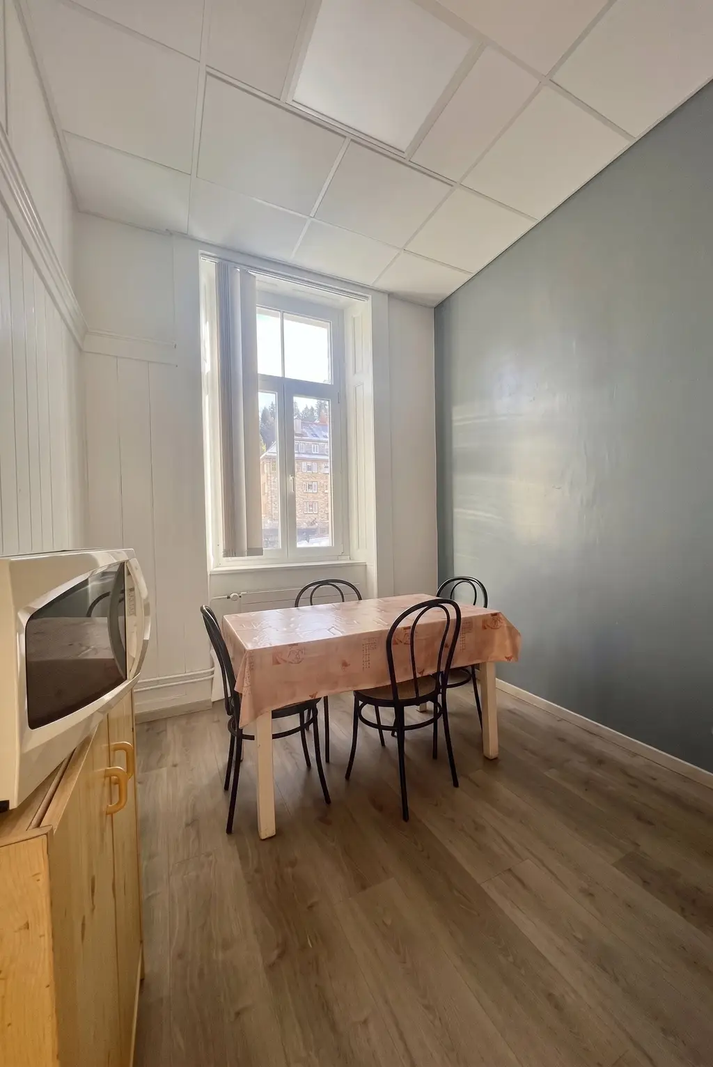 Faites une offre pour ce très bel Immeuble mixte, avec 14 garages et 18 places de parc