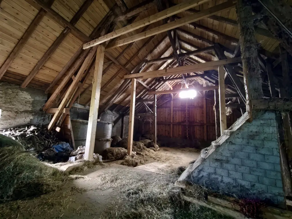 Ferme aux volumes généreux – Combe-Pellaton