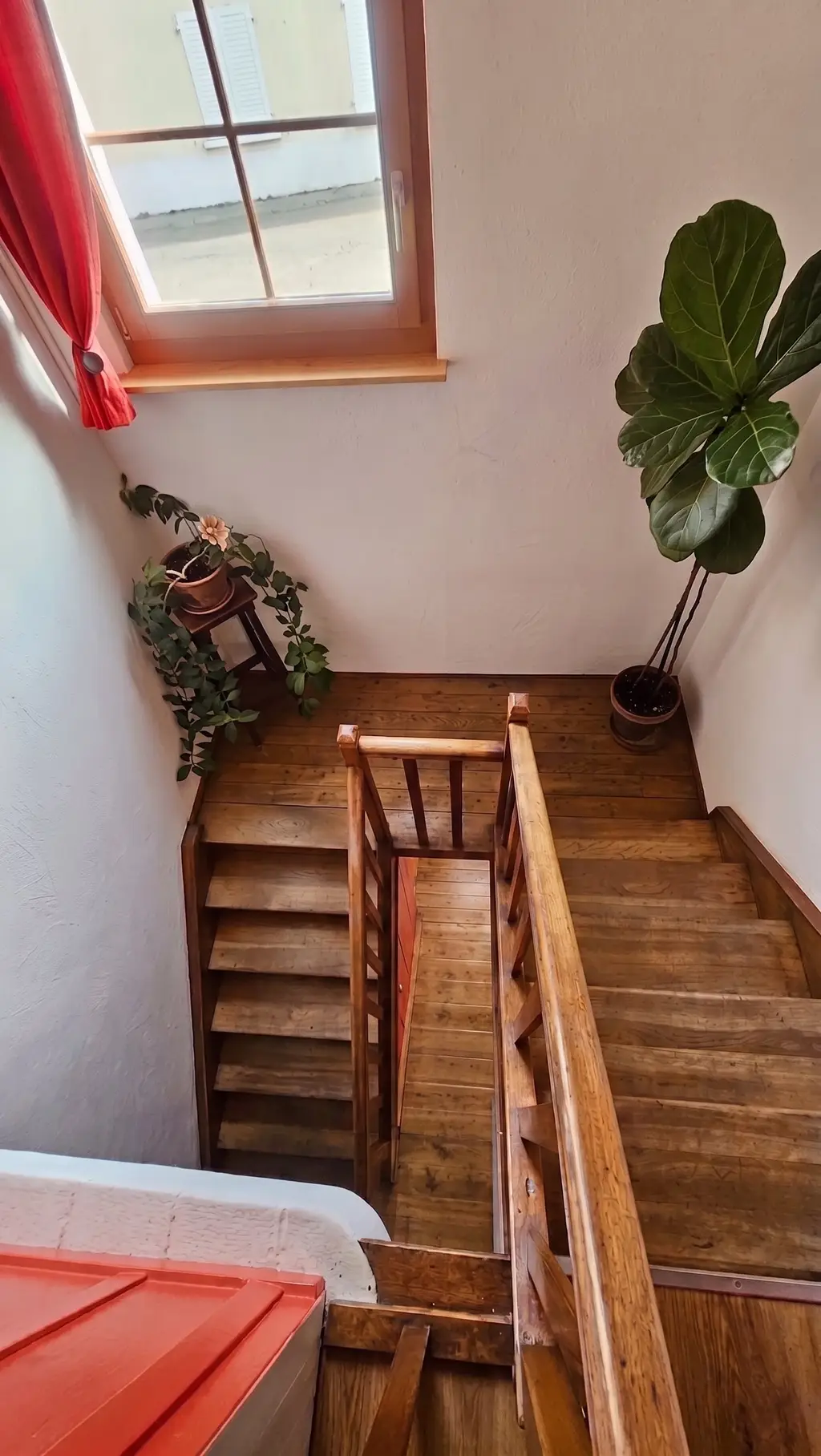 Charmante maison villageoise contiguë à Fleurier.