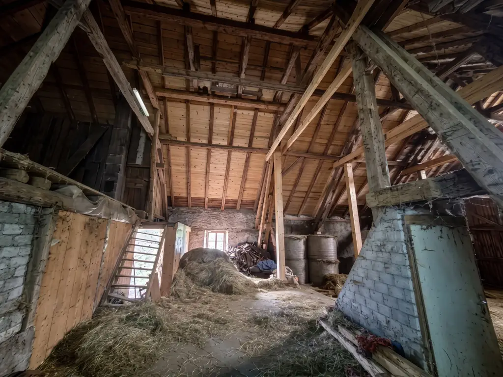 Ferme aux volumes généreux – Combe-Pellaton