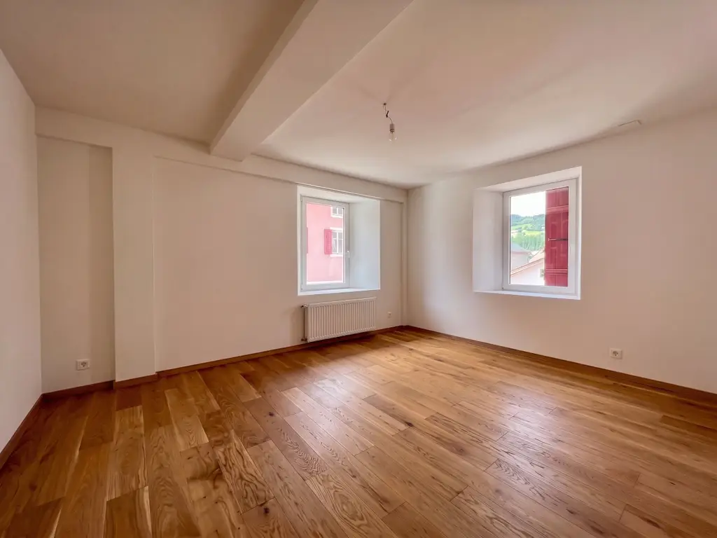 Appartement B – 2,5 pièces, avec balcon – Cadre agréable à Couvet