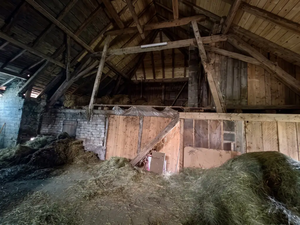 Ferme aux volumes généreux – Combe-Pellaton