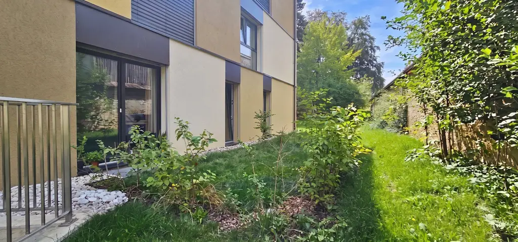 Joli appartement de 2,5 pièces avec terrasses et jardin à Couvet
