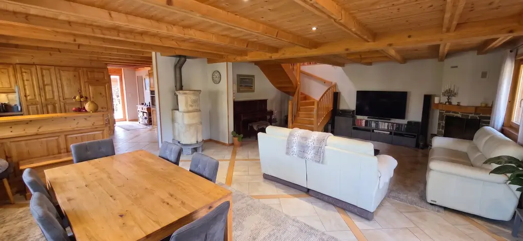 Authentique chalet de 1850 – Charme, espace et tradition