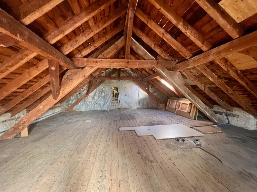 Faites une offre pour ce très bel Immeuble mixte, avec 14 garages et 18 places de parc