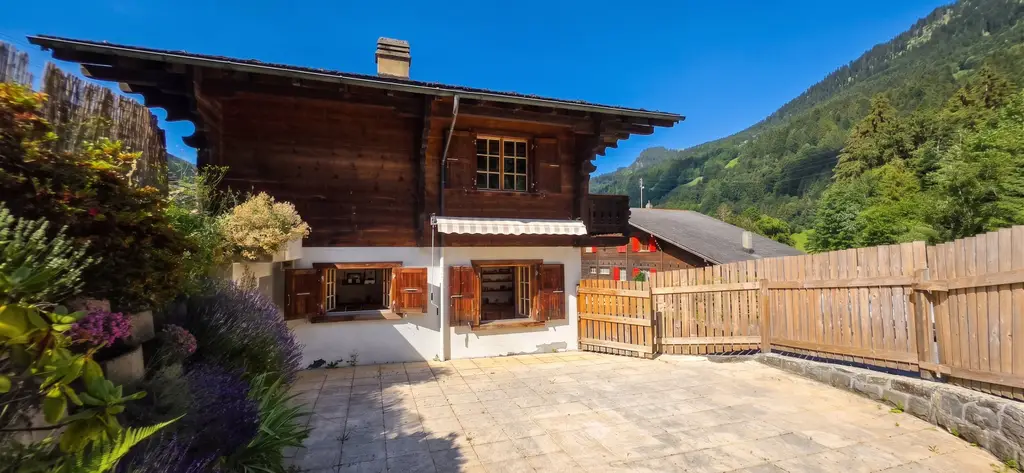 Chalet individuel avec fort potentiel – Résidence secondaire autorisée à Val-d&rsquo;Illiez