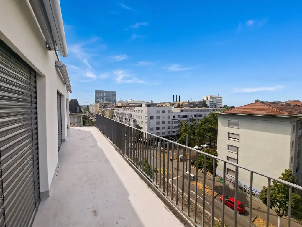 Helle 5-Zimmer Attikawohnung mit Blick in Basel zur Miete