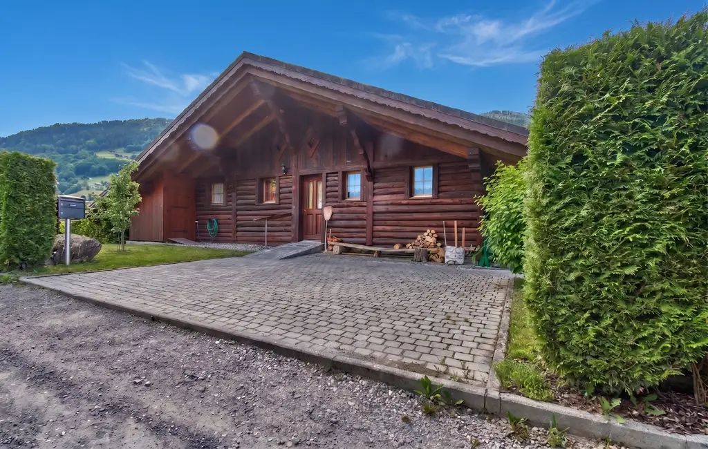 Authentique chalet de 1850 – Charme, espace et tradition