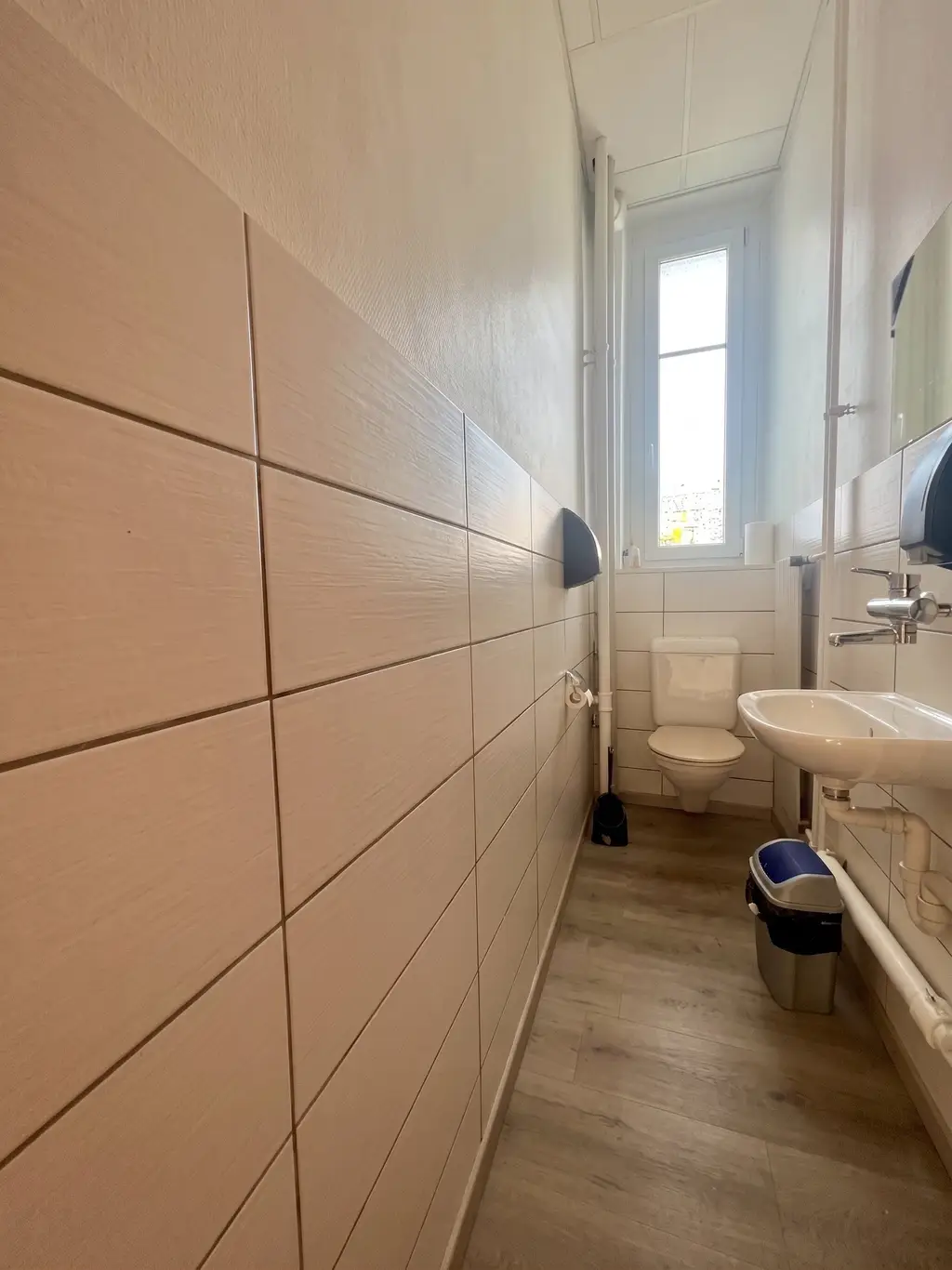 Faites une offre pour ce très bel Immeuble mixte, avec 14 garages et 18 places de parc