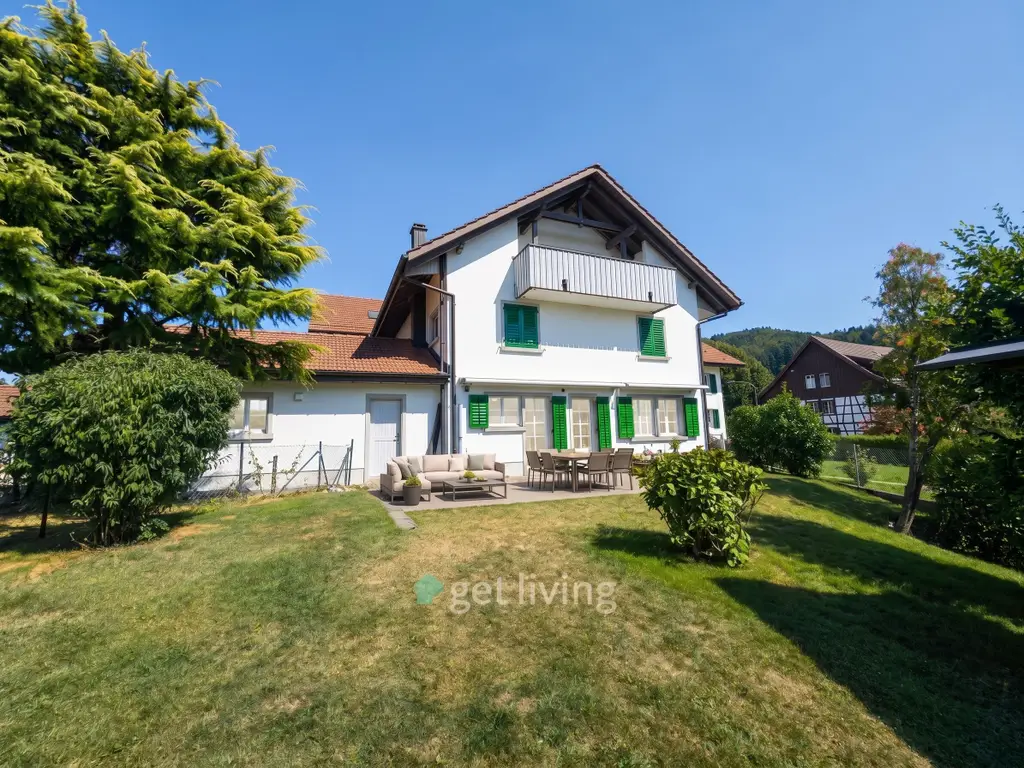 WOHNEN WIE IM EINFAMILIENHAUS – MIT RIESIGEM GARTEN!