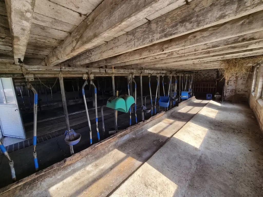 Ferme aux volumes généreux – Combe-Pellaton