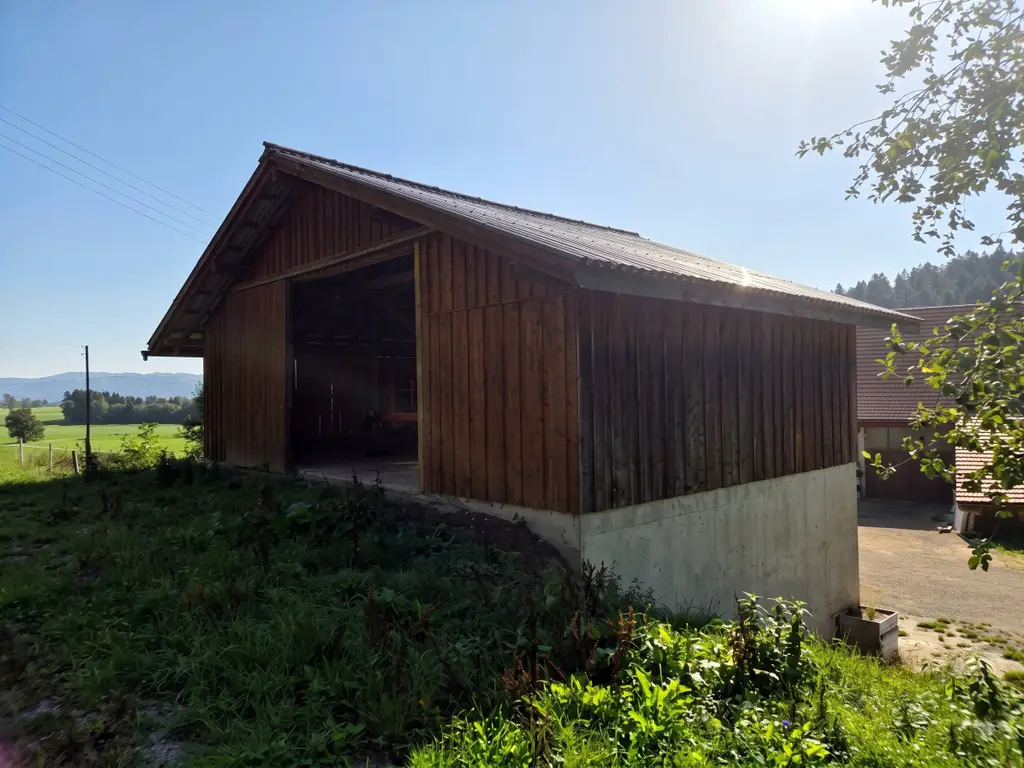 Ferme aux volumes généreux – Combe-Pellaton