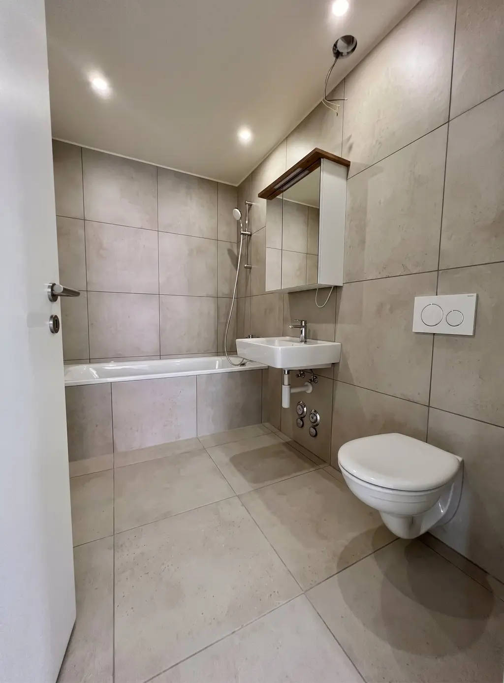 Appartement B – 2,5 pièces, avec balcon – Cadre agréable à Couvet