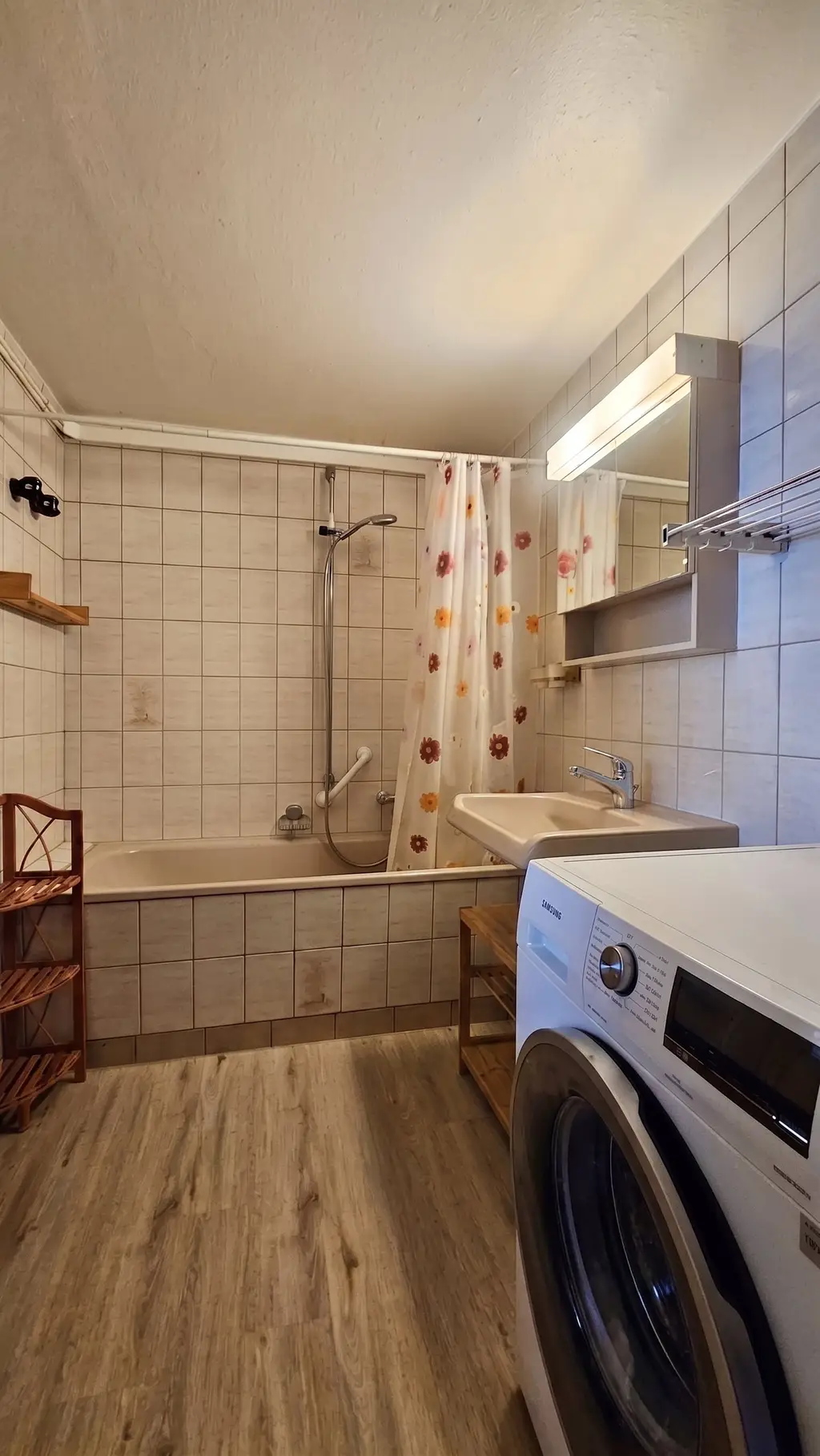 Charmante maison villageoise contiguë à Fleurier.