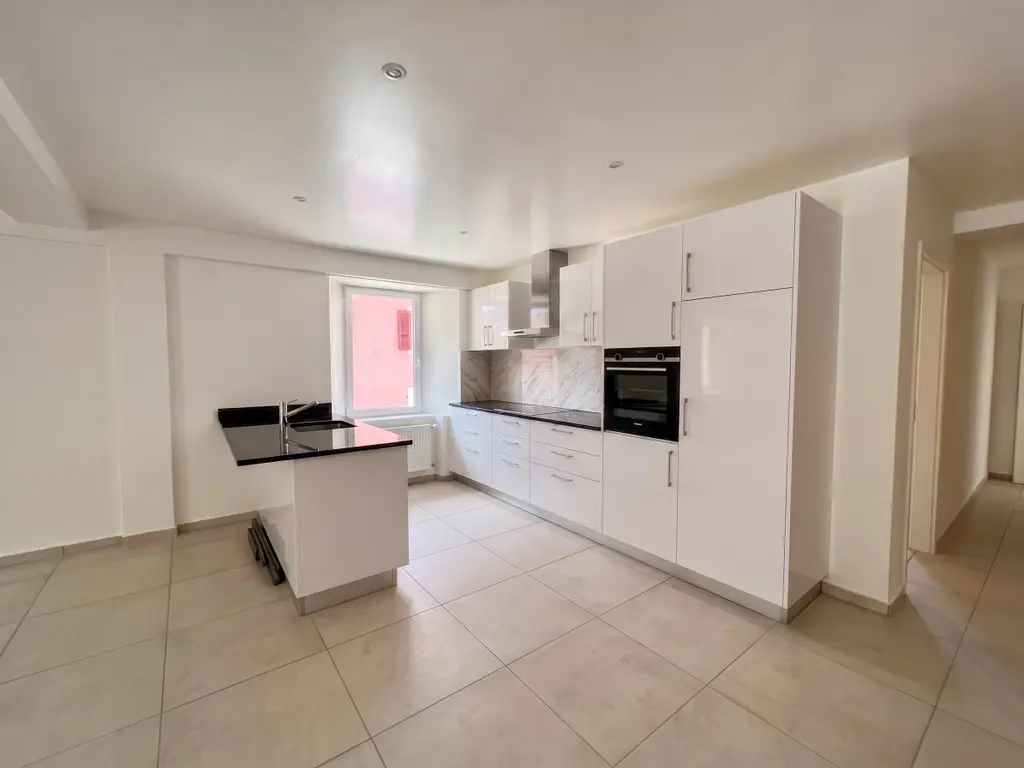 Appartement B – 2,5 pièces, avec balcon – Cadre agréable à Couvet