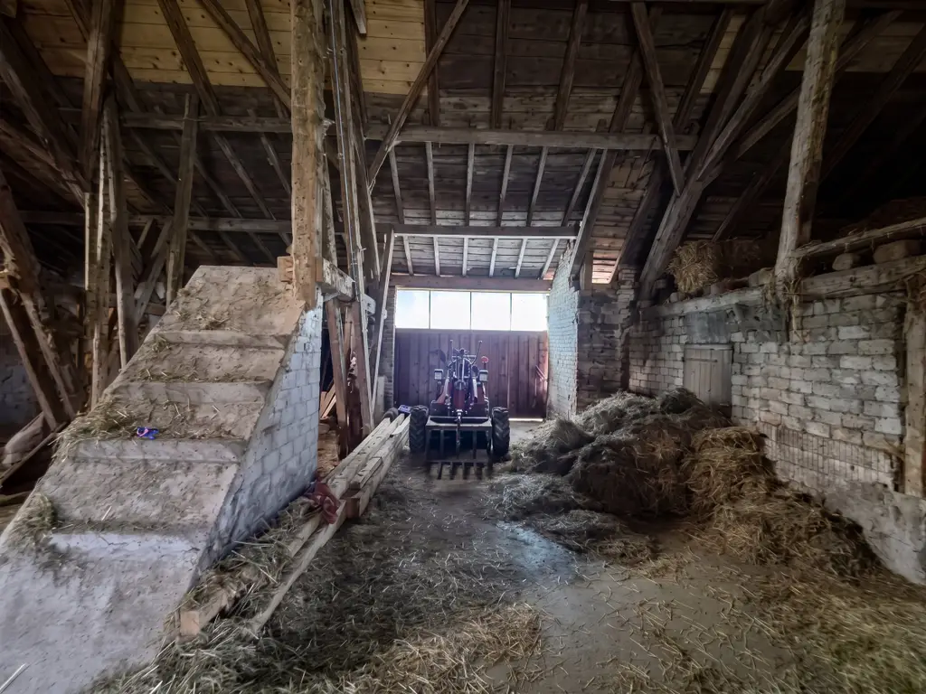 Ferme aux volumes généreux – Combe-Pellaton