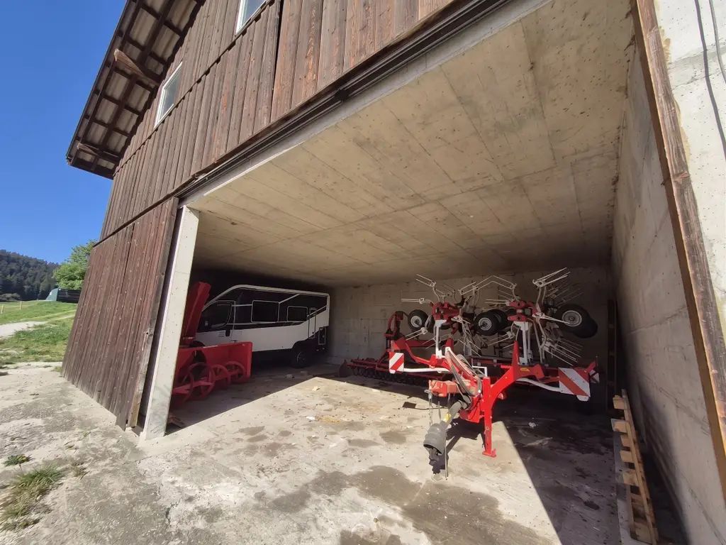 Ferme aux volumes généreux – Combe-Pellaton