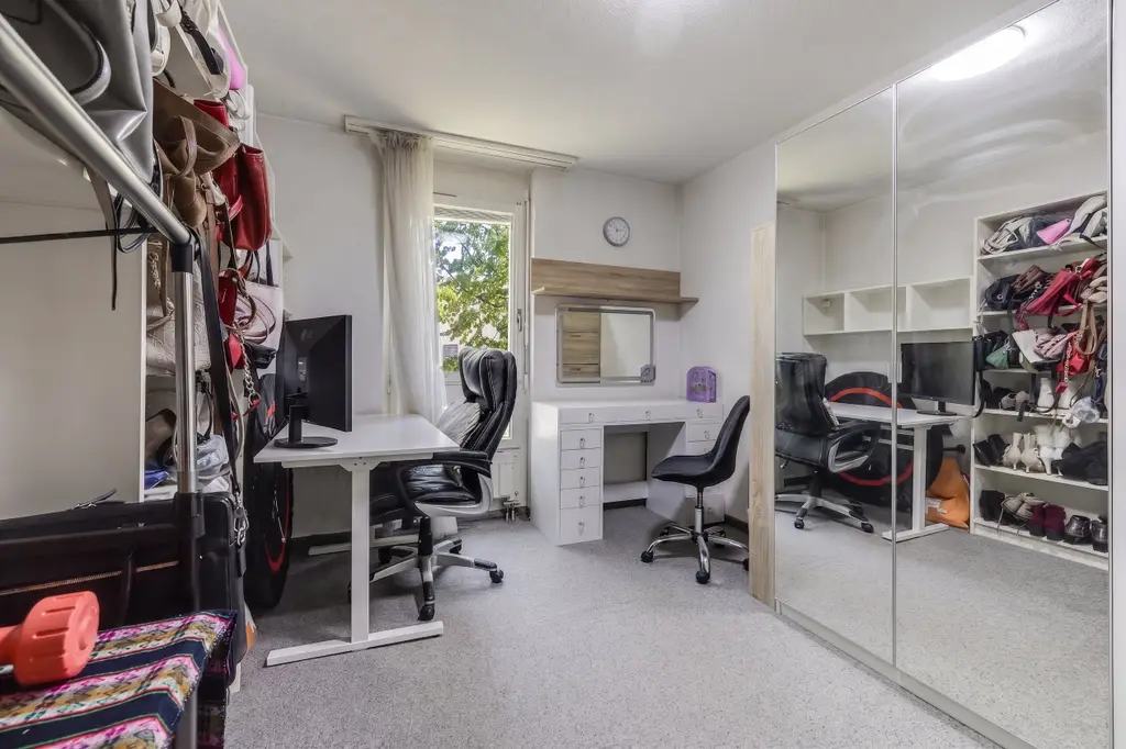Geräumige und helle 5.5-Zimmer Wohnung mit Weitblick