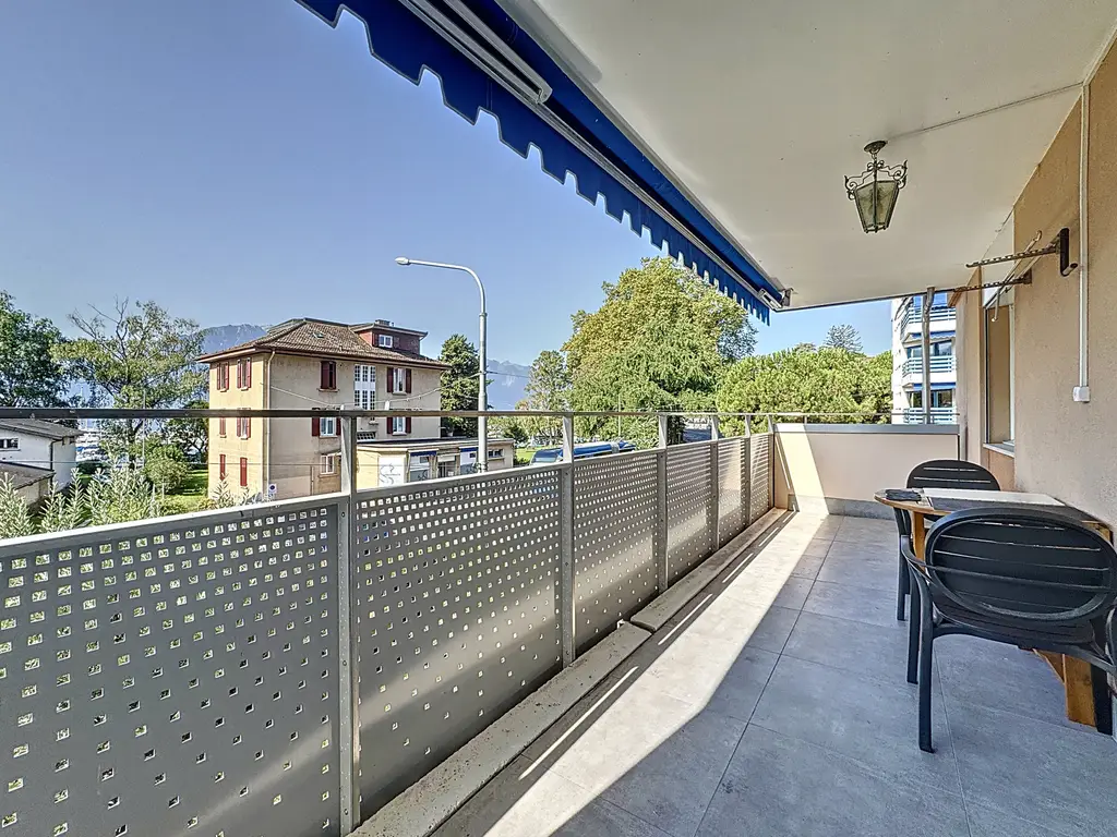 A deux pas du lac, volumes et lumière exceptionnels avec balcon plein sud