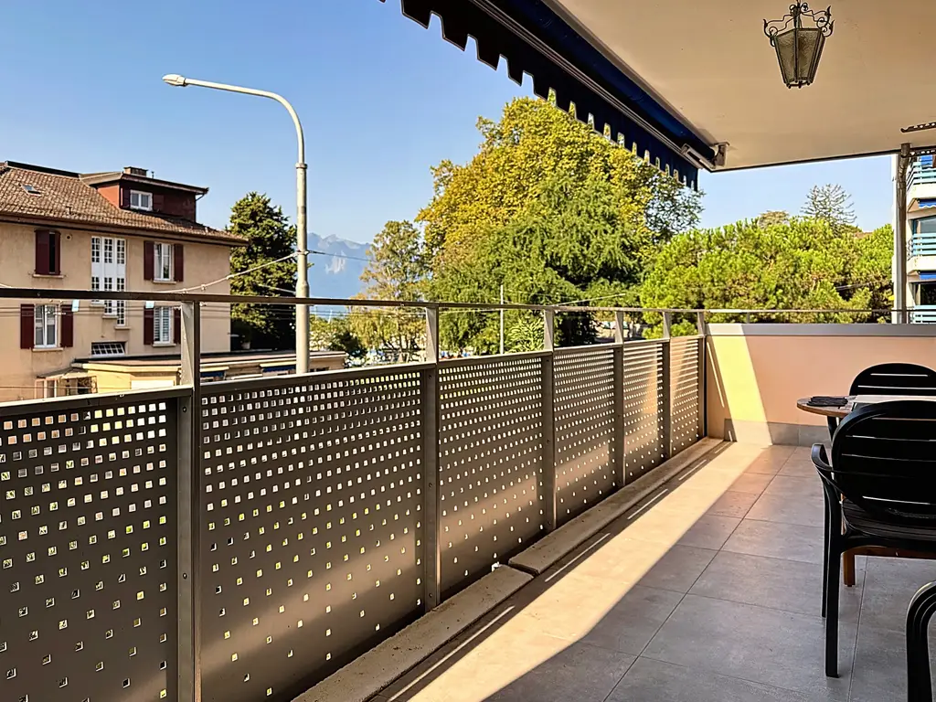 A deux pas du lac, volumes et lumière exceptionnels avec balcon plein sud