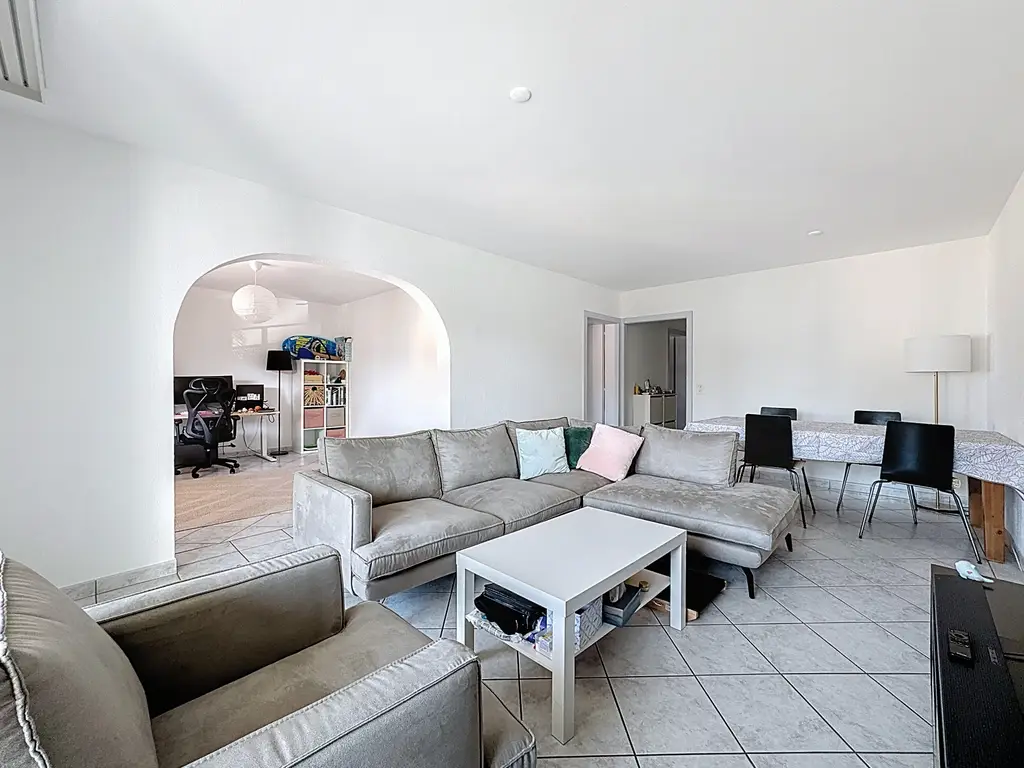 A deux pas du lac, volumes et lumière exceptionnels avec balcon plein sud