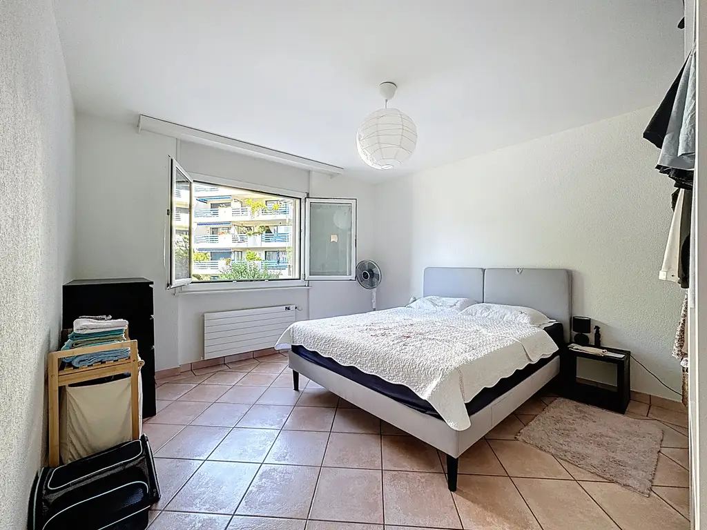 A deux pas du lac, volumes et lumière exceptionnels avec balcon plein sud