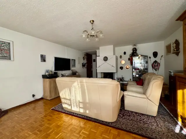 Bel appartement de 4,5 pièces avec véranda – Emplacement calme et ensoleillé