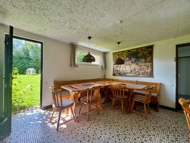 Appartement  lumineux de 6 pièces avec cheminée, loggia, balcon et vue sur la ville et la campagne 