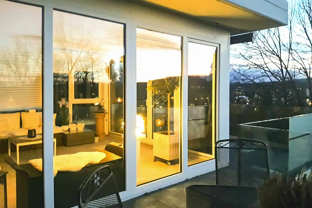 Wohlfühloase mit atemberaubender Aussicht und Wintergarten, wartet auf Sie!