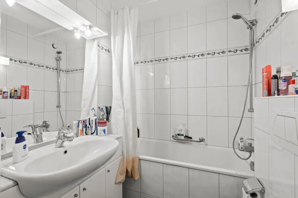 Modern, zentral und 2 Einstellhallenplätze inklusive