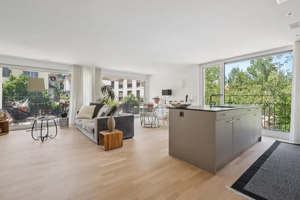 Neuwertig und modern an zentraler Lage