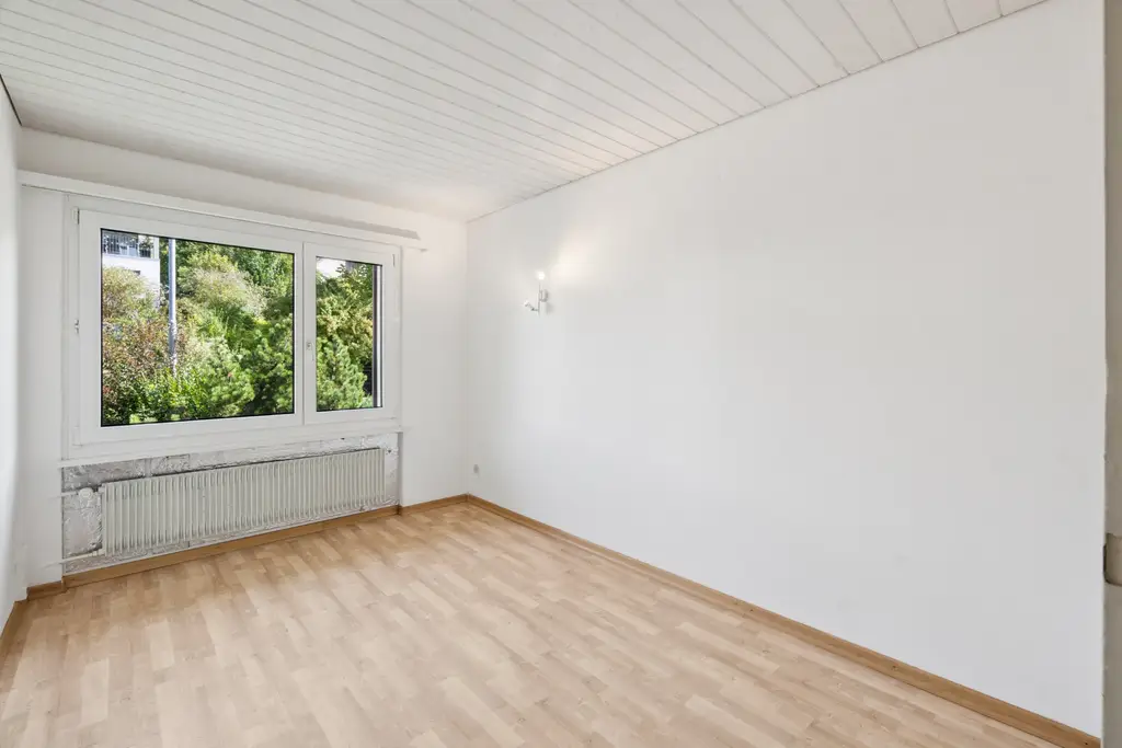 EINFAMILEINAUS MIT EINLIEGERWOHNUNG