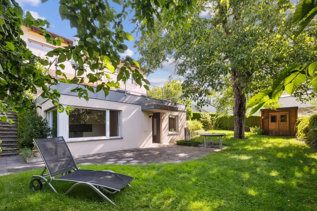 EINFAMILEINAUS MIT EINLIEGERWOHNUNG