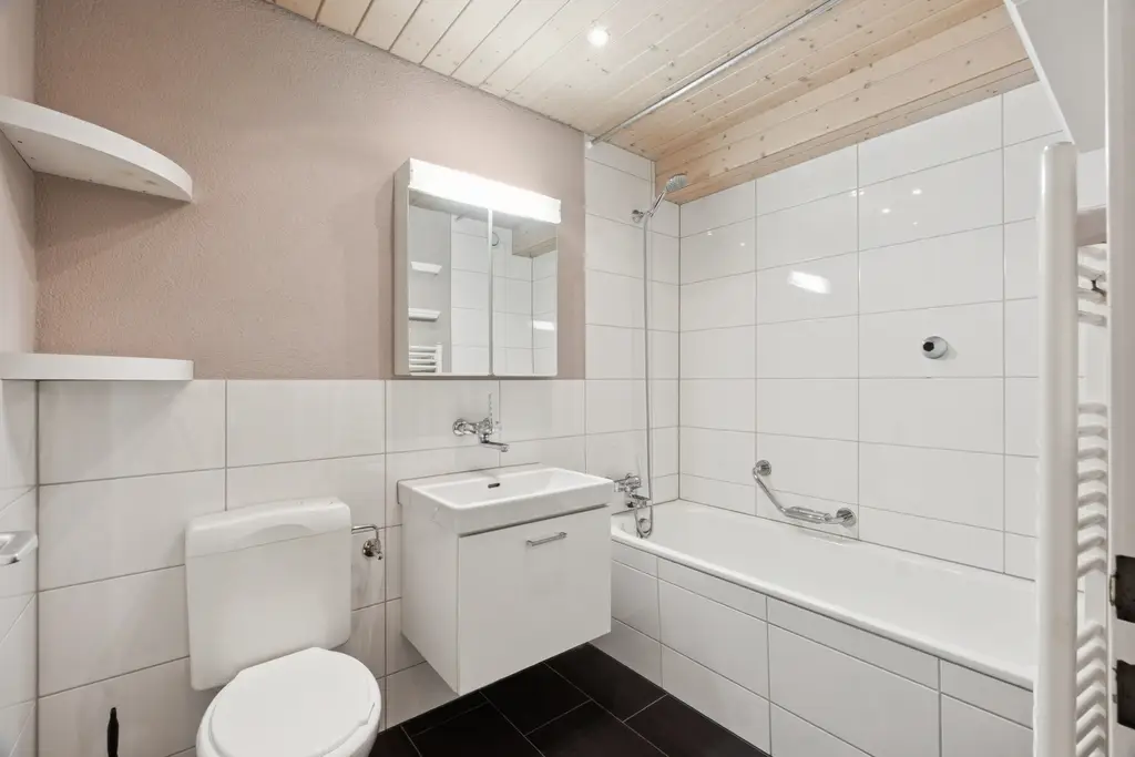 EINFAMILEINAUS MIT EINLIEGERWOHNUNG