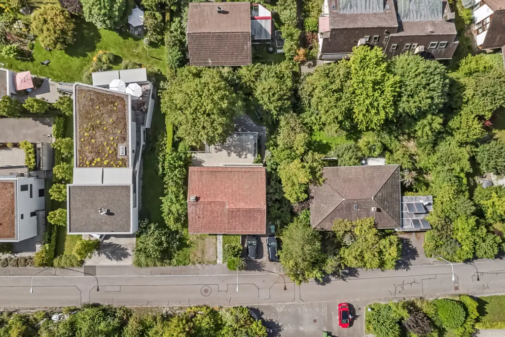 EINFAMILEINAUS MIT EINLIEGERWOHNUNG