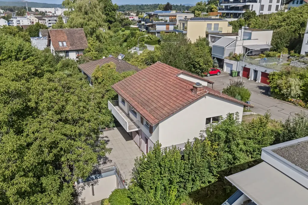 EINFAMILEINAUS MIT EINLIEGERWOHNUNG