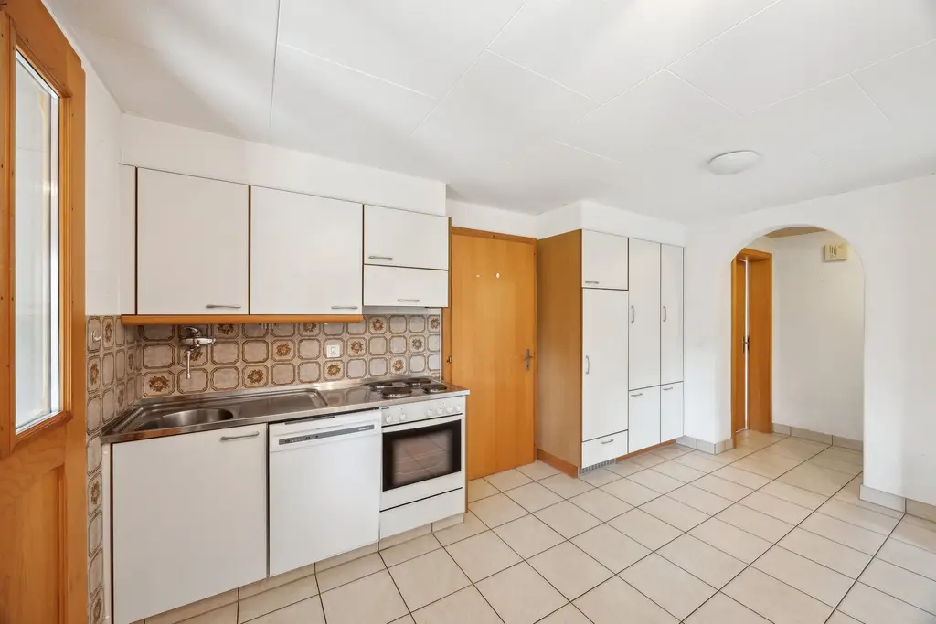 Charmantes Wohnhaus mit zwei Wohnungen und grossem Umschwung